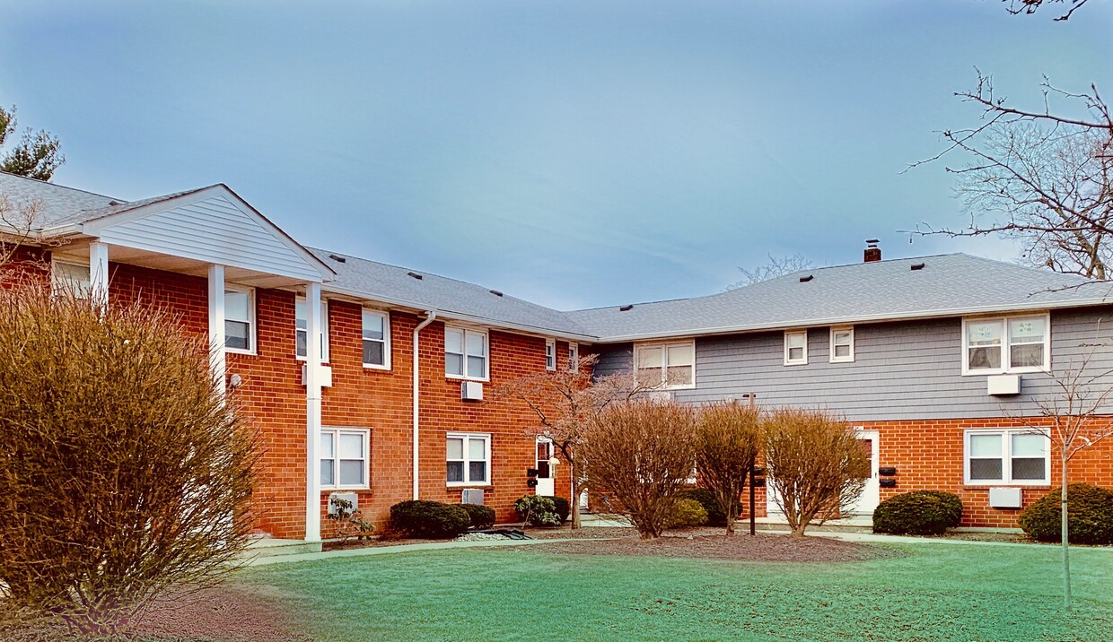 Primary Photo - Evergreen Village