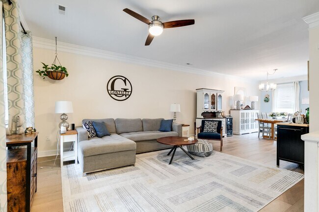 Foto del edificio - Gorgeous 3 Bedroom Townhome in Oregon Hill...