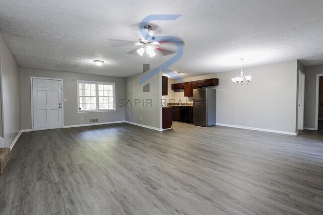 Building Photo - Move in before October 31st and get $100 O...