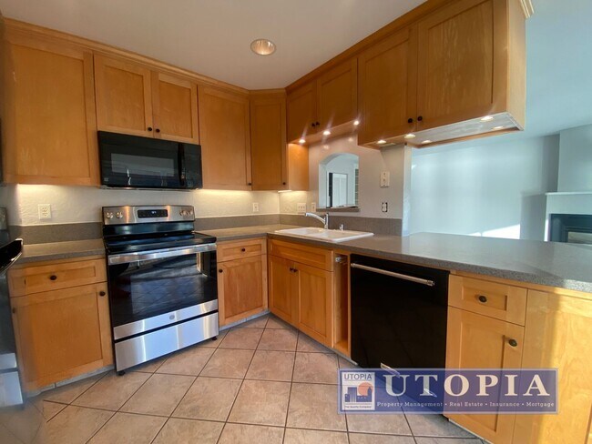 Foto del edificio - Ocean Views: 2Bd/2Ba + Office - Sunny, Top Floor Condo, Deck, Pool & Hot Tub