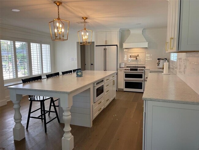 Building Photo - 1833 Pandora Dr