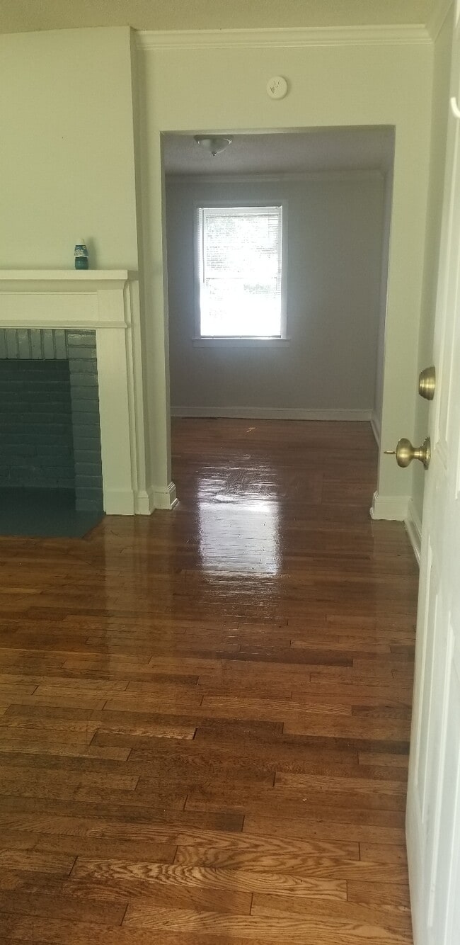Building Photo - 2 Bed, 1 Bath House