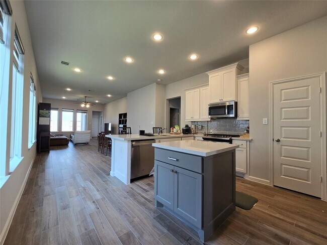 Building Photo - 10411 Hay Mdw Dr