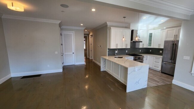 Foto del edificio - 579 E 8th St