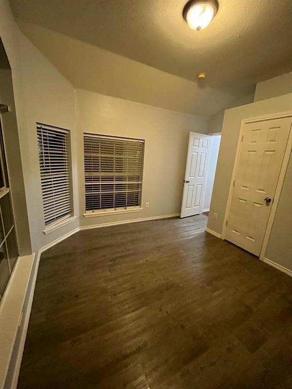Building Photo - 305 Tanglewood Pl