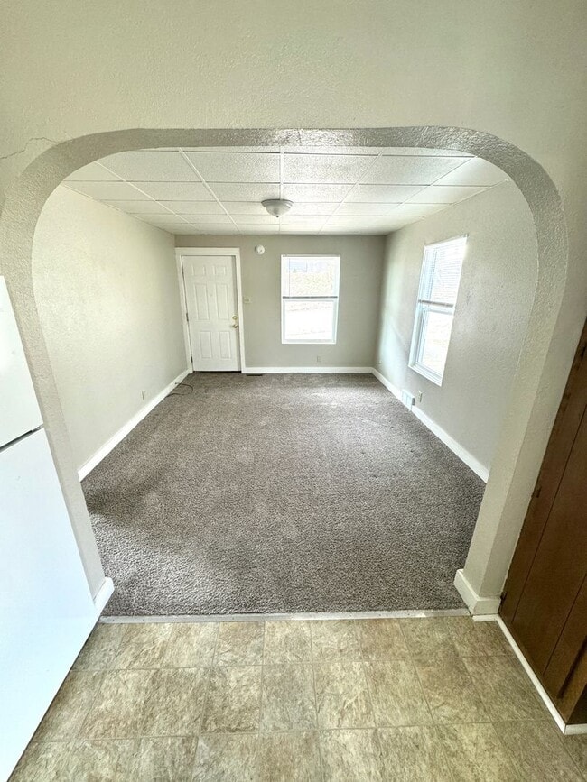 Building Photo - 2 Bed / 1 Bath House Off North Main Street