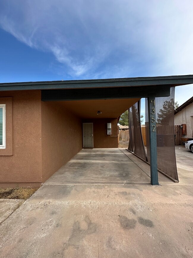 Foto del edificio - 4352 W 18th St