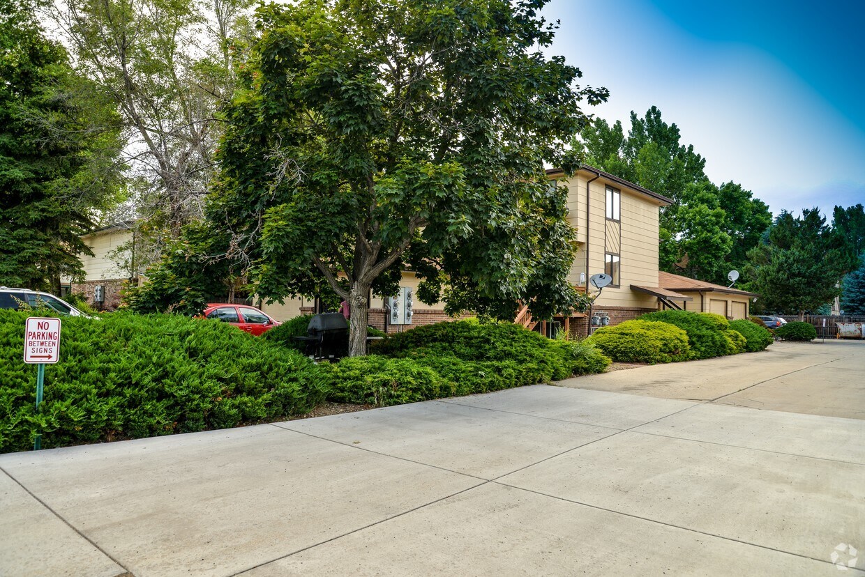 Primary Photo - 212 E Longs Peak Ave