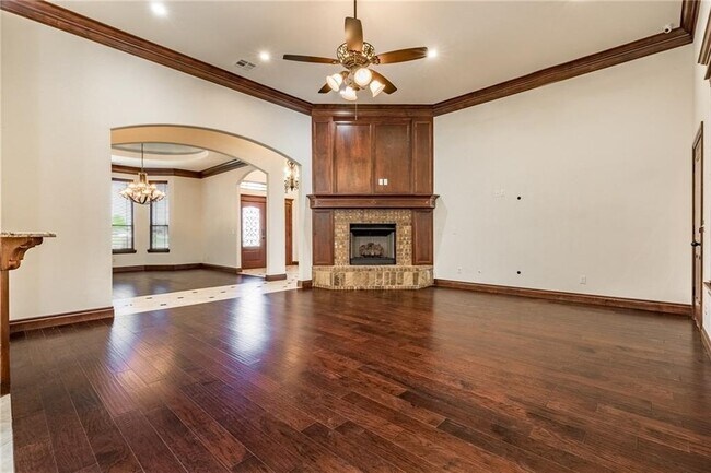 Building Photo - 1545 E Savannah Cir