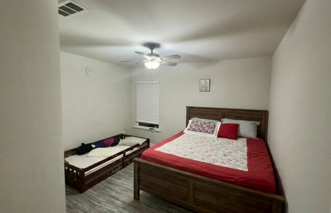 Building Photo - 232 Aimes Dr