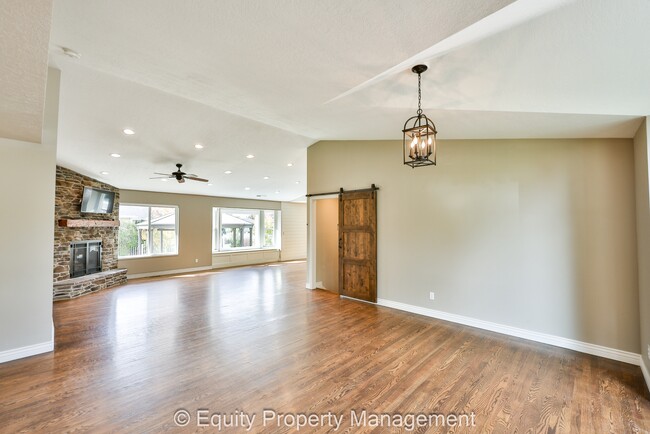 Foto del edificio - 10787 N 5800 W St