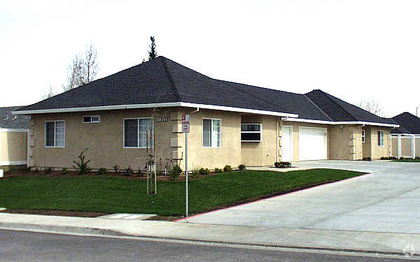 Primary Photo - 515-521 Pedersen Rd