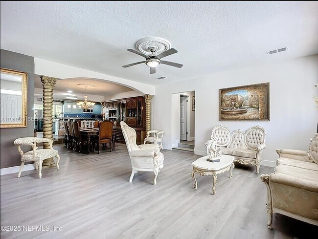 Foto del edificio - 11115 Duval Rd