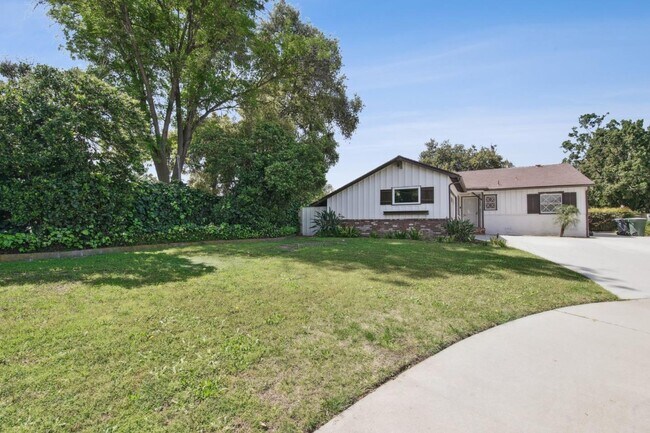 Building Photo - 523 Larkin Dr