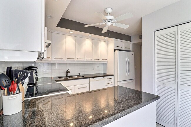 Building Photo - 5172 Fountains Dr S