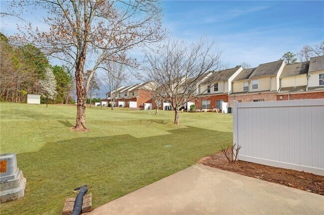 Foto del edificio - 1102 Pleasant Oaks Ct