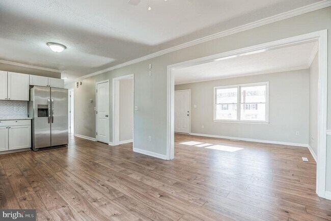 Foto del edificio - 670 White Rock Rd