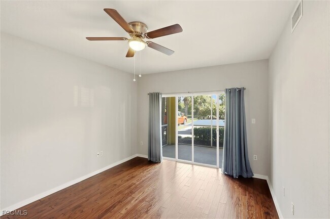 Foto del edificio - 6490 Aragon Way