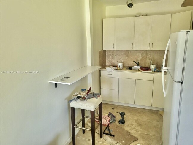 Foto del edificio - 1649 Moffett St