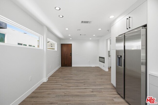 Foto del edificio - 11615 Burbank Blvd