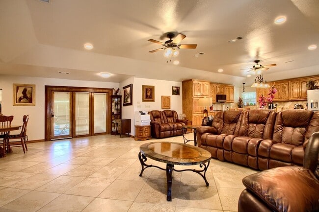 Building Photo - 1590 Gravel Cir N
