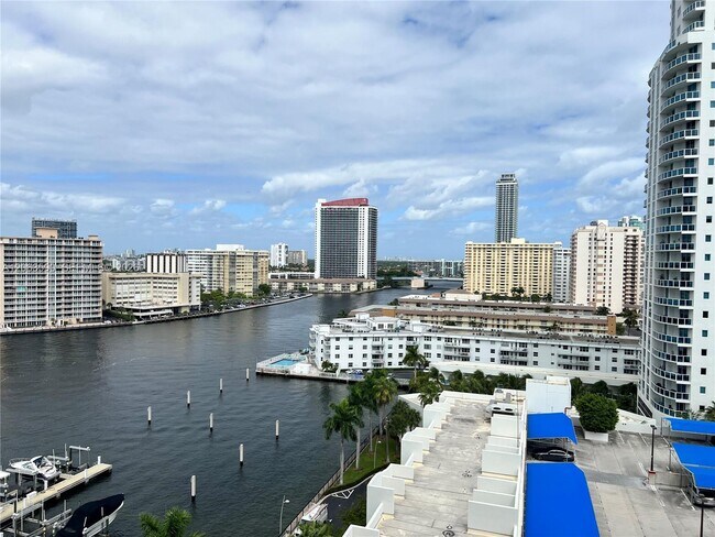 Foto del edificio - 1965 S Ocean Dr