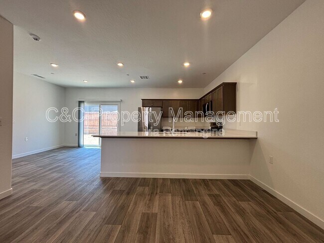 Foto del edificio - 1024 Deerhorn Dr W
