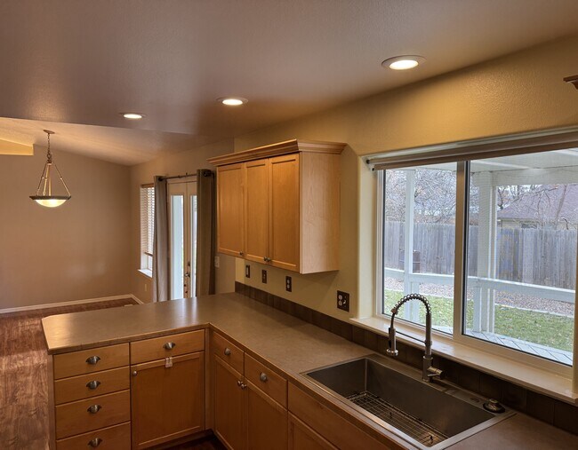 Foto del edificio - 1165 E 19th N St