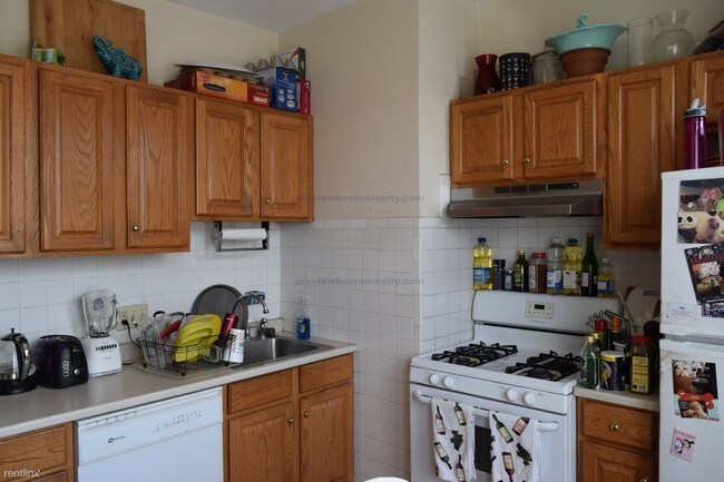 Building Photo - 117 Elm St