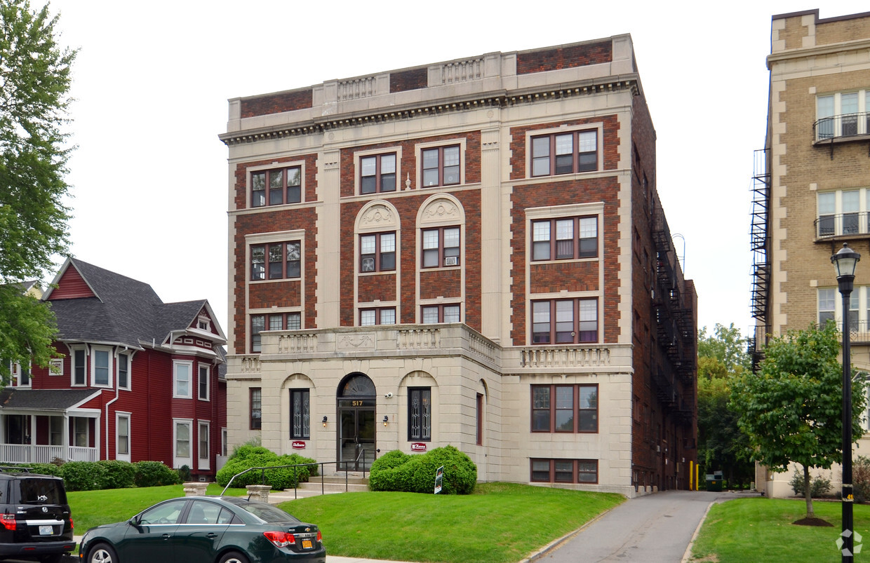 Primary Photo - Shelbourne Apartments