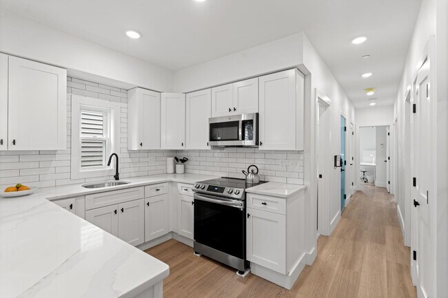 Foto del edificio - 621 E 8th St