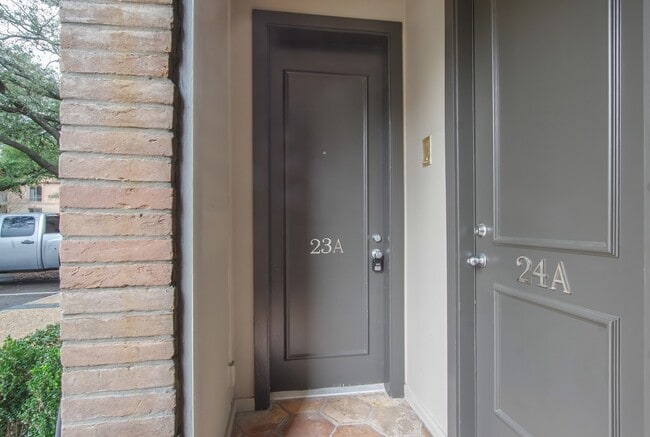 Building Photo - ***APPLICATION CURRENTLY UNDER REVIEW***El...