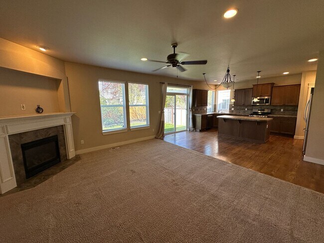 Foto del edificio - 4219 Cashmere Dr NE