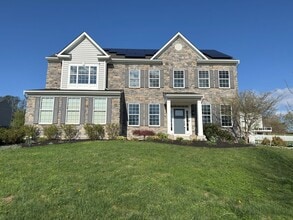 Building Photo - 8 Ramsdell Ct