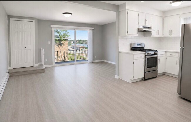 Foto del edificio - 15700 Reynolds Ln