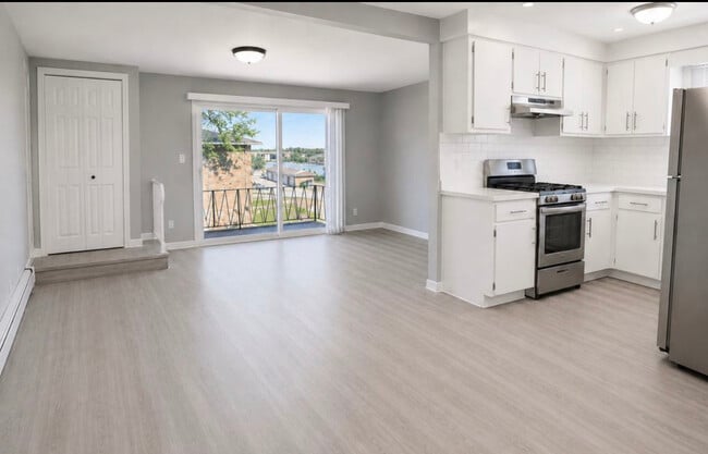 Building Photo - 15700 Reynolds Ln