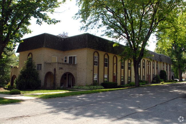 Williamson Square Apartments - Williamson Square