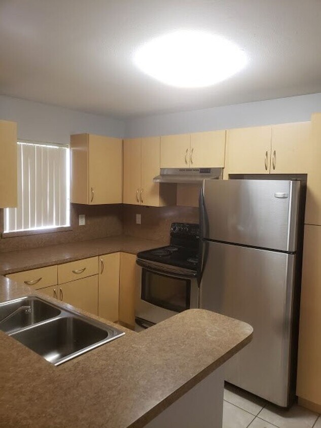 1 BED 1 BATH IN THE HEART OF SUNRISE - 1 BED 1 BATH IN THE HEART OF SUNRISE