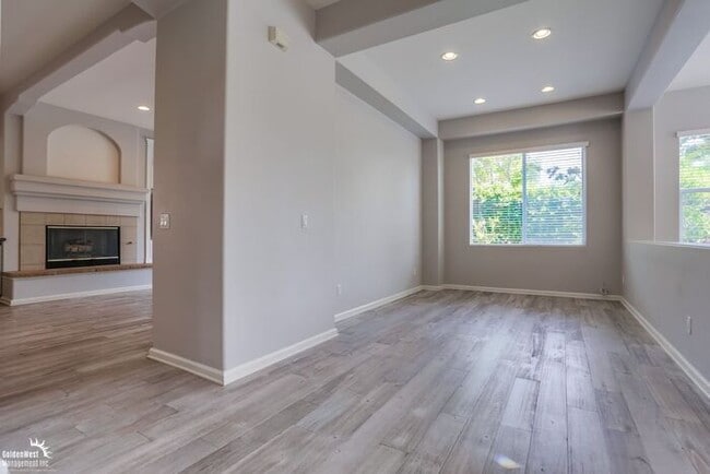 Building Photo - Impeccably Designed 4Bdm 4Ba Home in Desir...