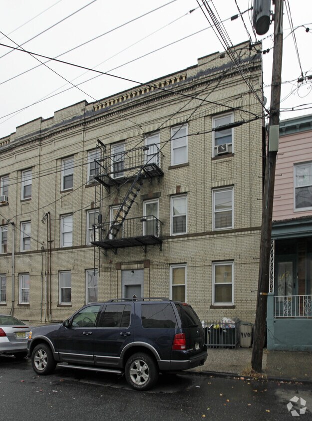 Building Photo - 9 Vroom St