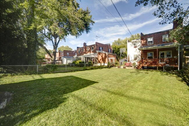 Building Photo - 313 3rd St