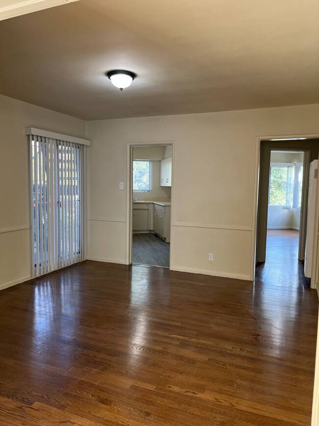 Dining Area - 1680 Huntington Dr