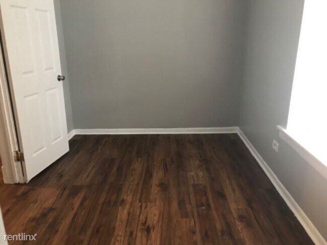 Building Photo - 2 br, 1 bath Apartment - 6732 S Evans Ave