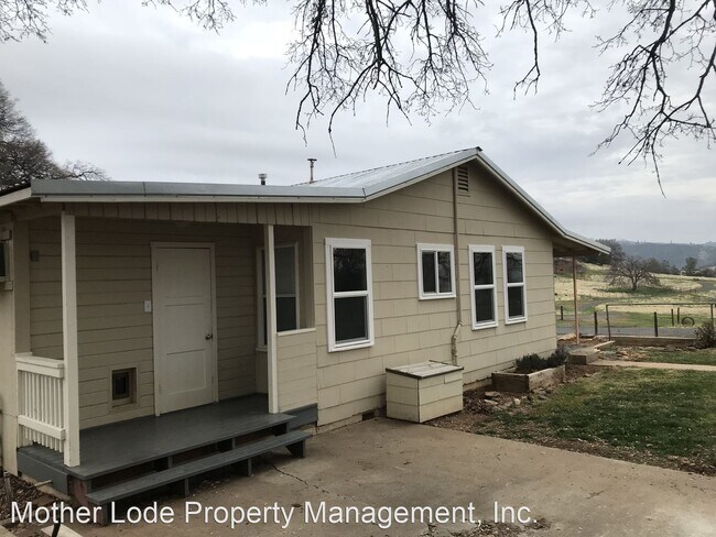 Building Photo - 3 br, 1 bath House - 16870 Yosemite Road