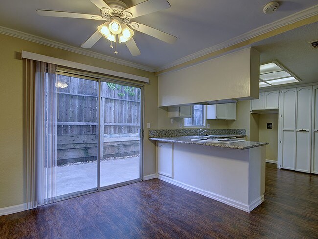 Building Photo - 3105 Garden Cir