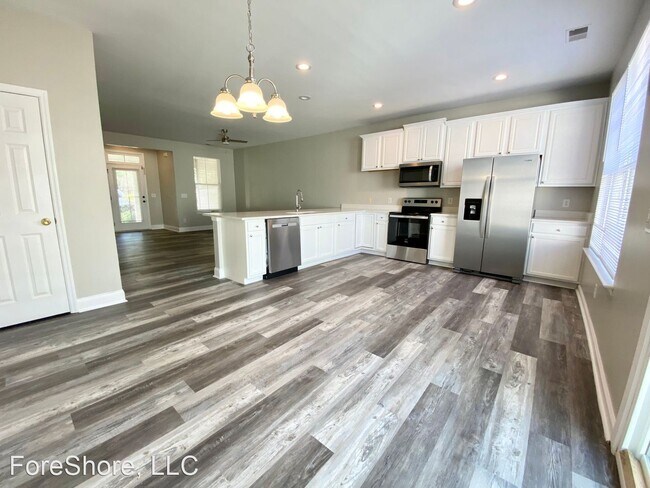 Foto del edificio - 3 br, 2.5 bath House - 55 Eighth Ave.