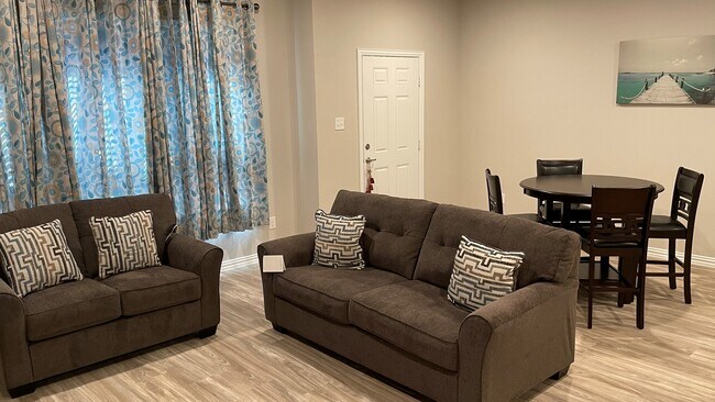 Sala de estar y comedor 3 - 3508 Cricket Dr
