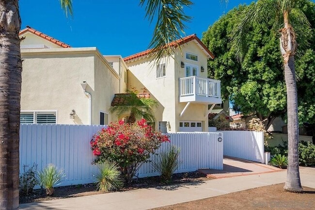Building Photo - 308 Palm Ave