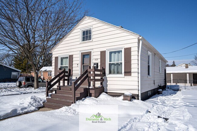 Building Photo - Adorable 2 Bedroom 1 Bath Single Family Ho...