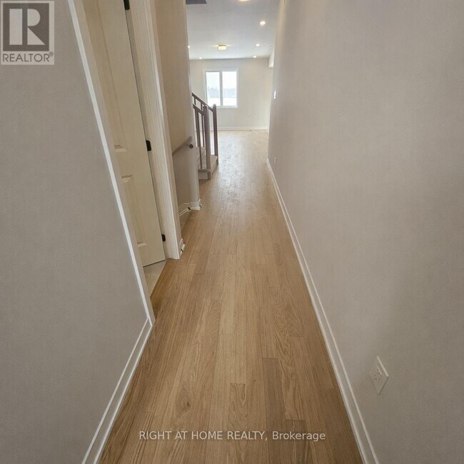 Photo du bâtiment - 742 Tincture Pl